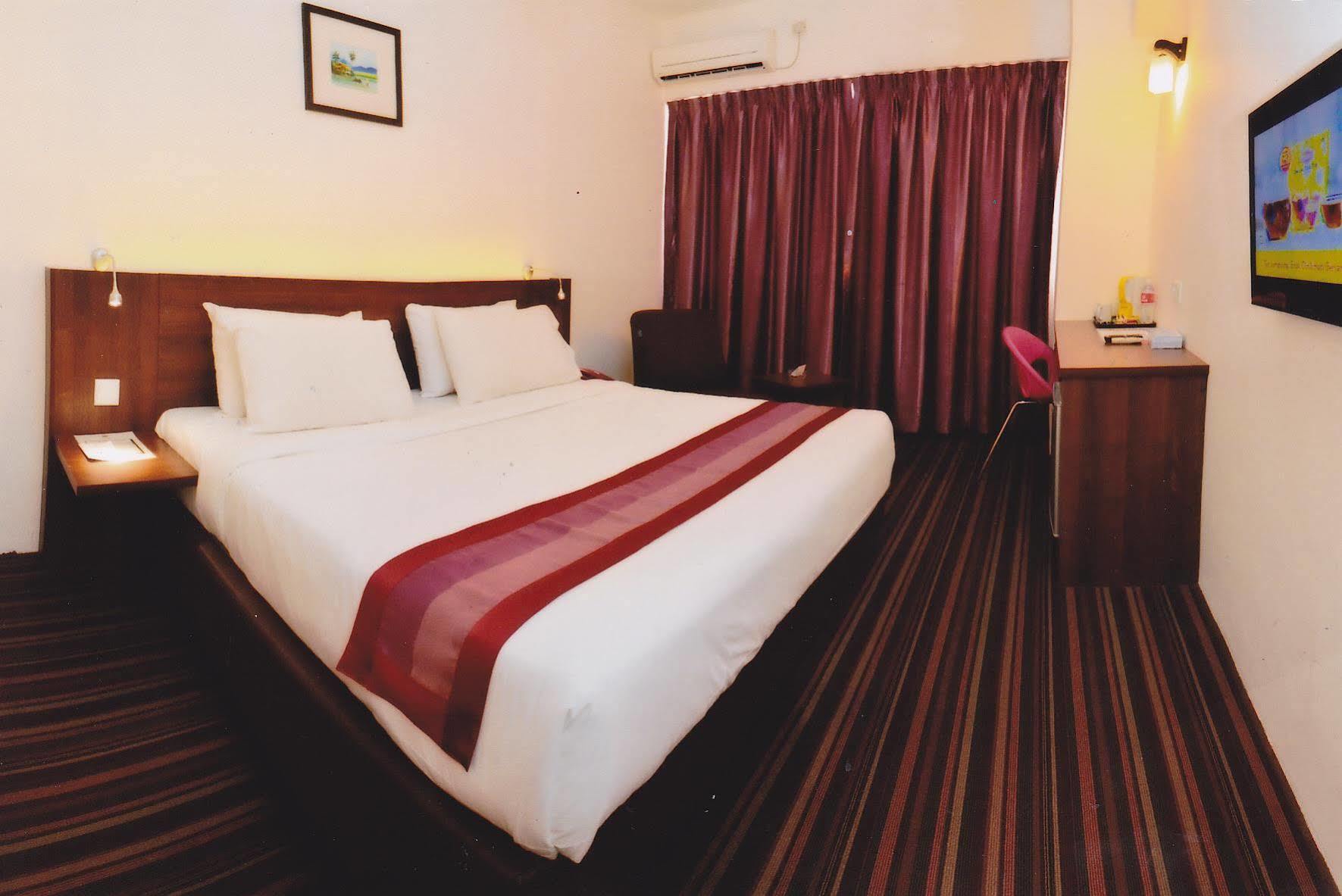 Hotel Yt Midtown Kuala Terengganu Zewnętrze zdjęcie